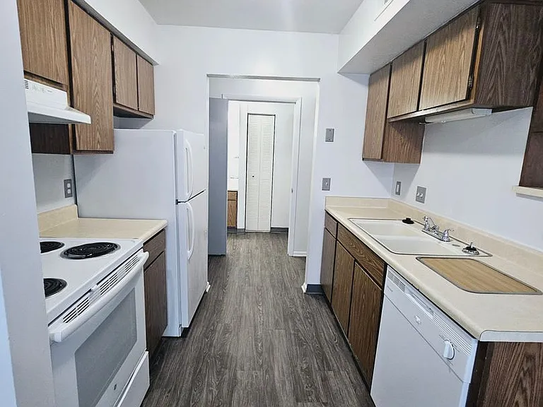 Sugarbush Apartments — Photo 135