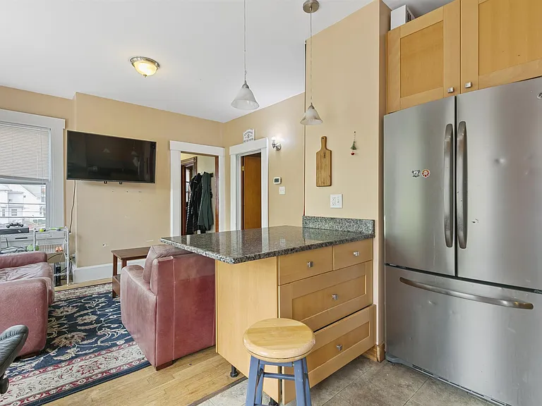 32 William St #2 — Photo 4