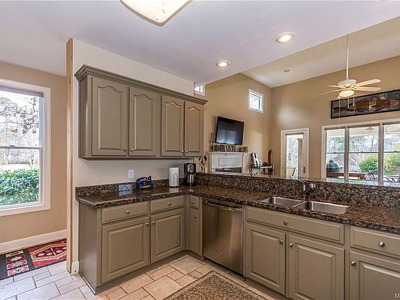 3rd image of 70 Ashley Ln