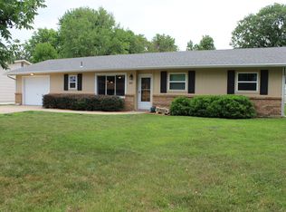 820 Dehoff Dr, Manhattan, KS 66502