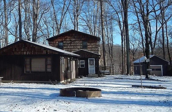 House w/2 Garages-winter
