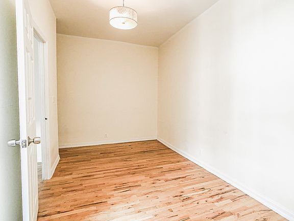 3rd image of 700 E 9th St APT 15