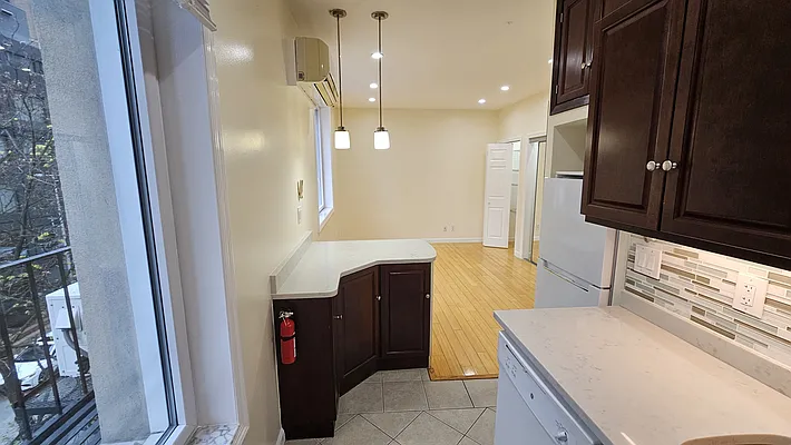 Rented by Manhattan Realty Group | media 8