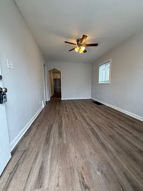 3 bed, 1.5 bath, 900 sqft, $1,575 — Photo 2