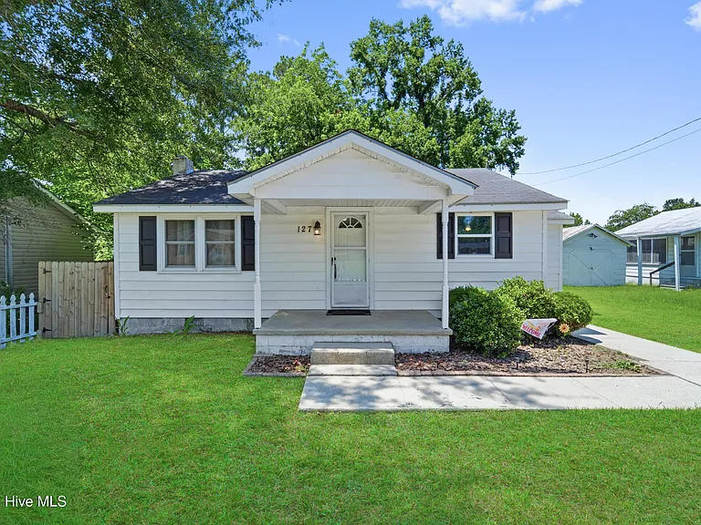 127 Moosehart Ave — Photo 2