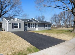 41 White Spruce Ln, Levittown, PA 19054
