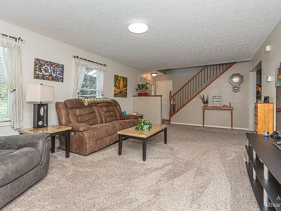 3rd image of 7840 Fox Ln