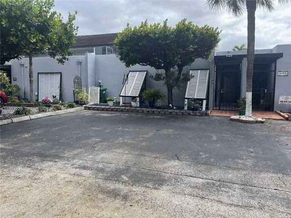 6386 Milk Wagon Ln, Miami Lakes, FL 33014