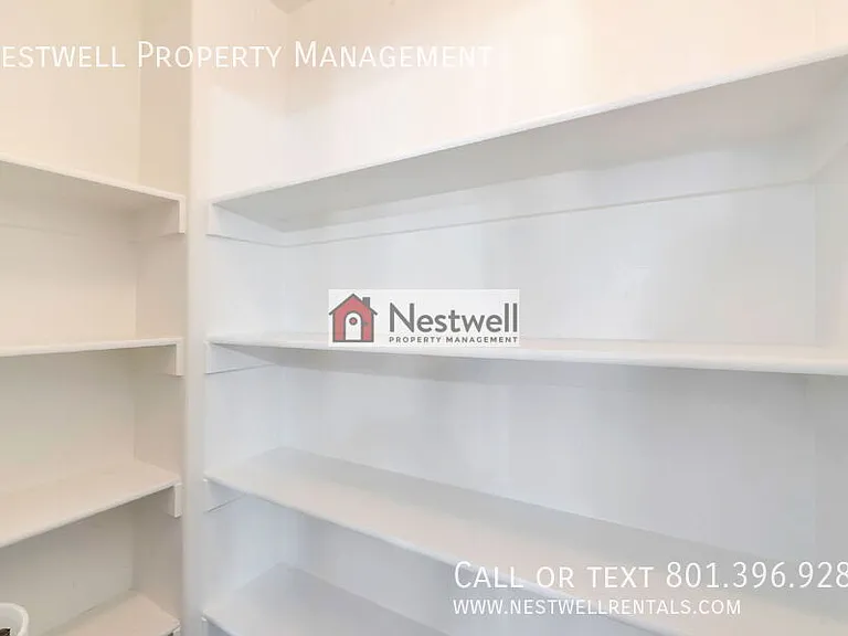 35 E Water Ln — Photo 8