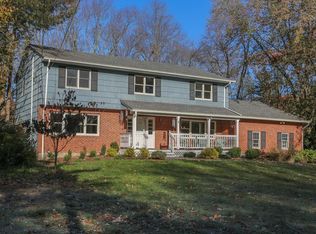 1 Robin Hood Rd, Suffern, NY 10901