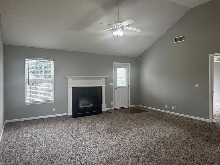 3044 Wellington Pl — Photo 3