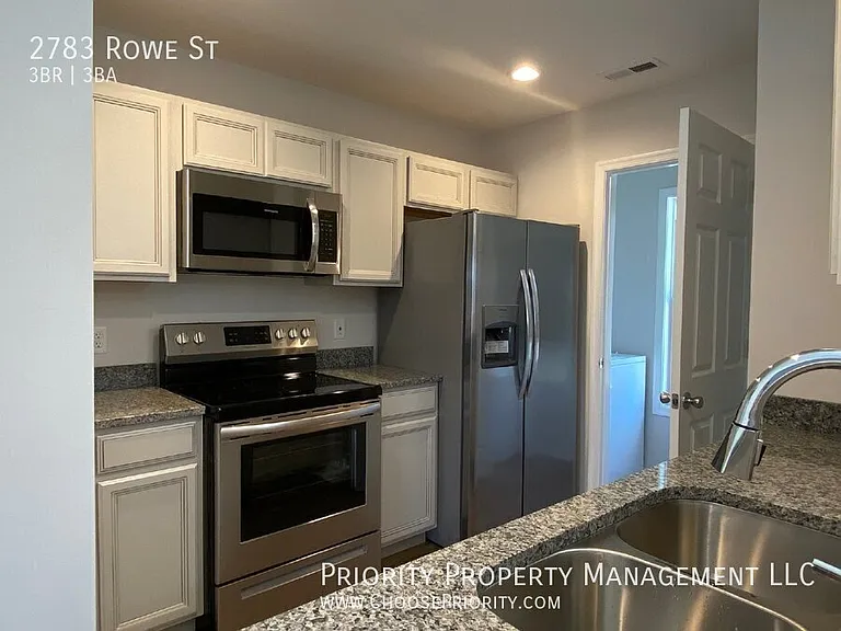 2783 Rowe St — Photo 17