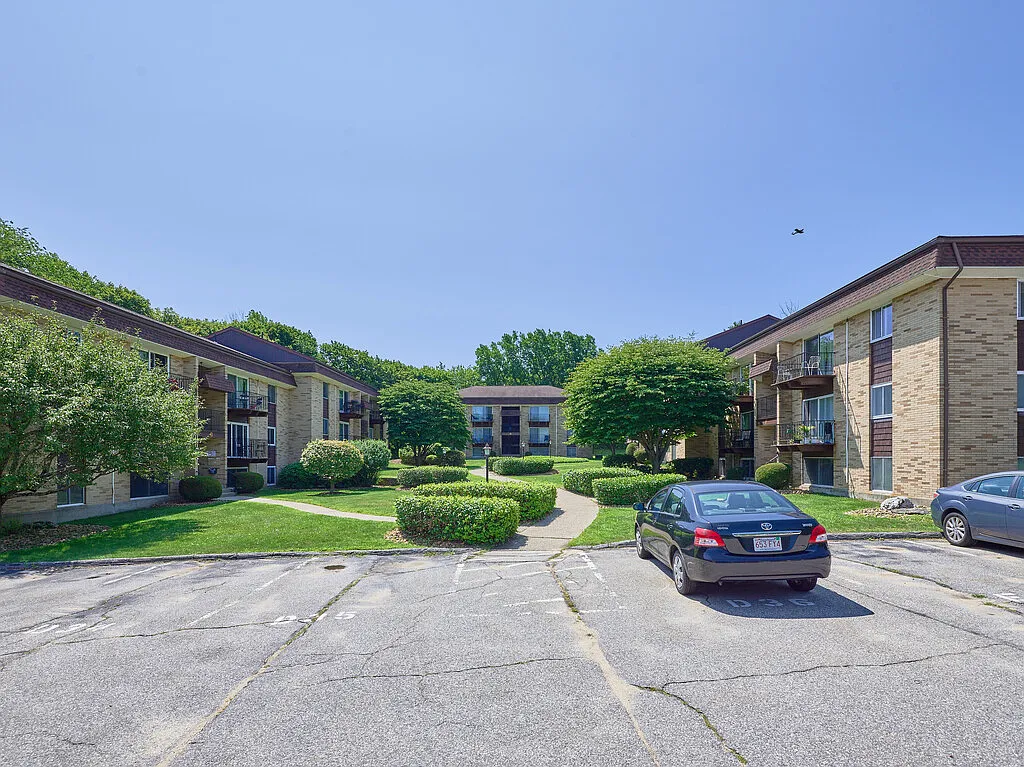 2 bed, 877 sqft, $1,850 — Photo 3