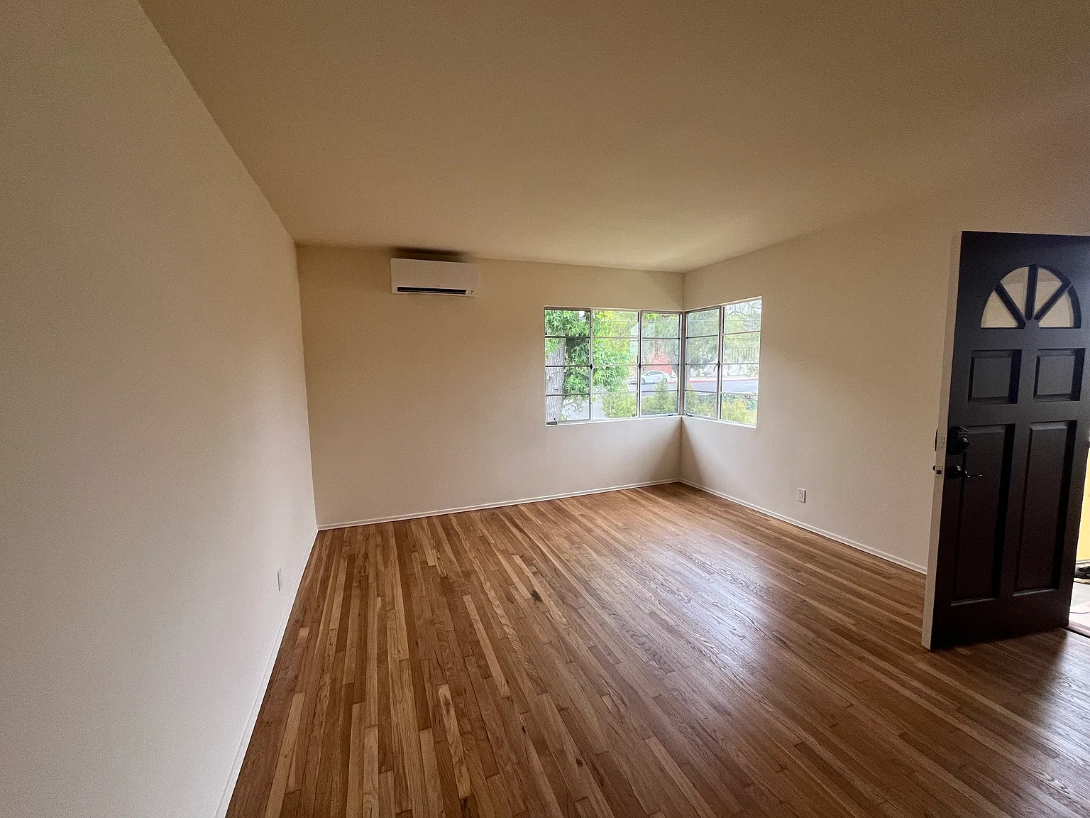 2 bed, 800 sqft, $2,550 — Photo 2