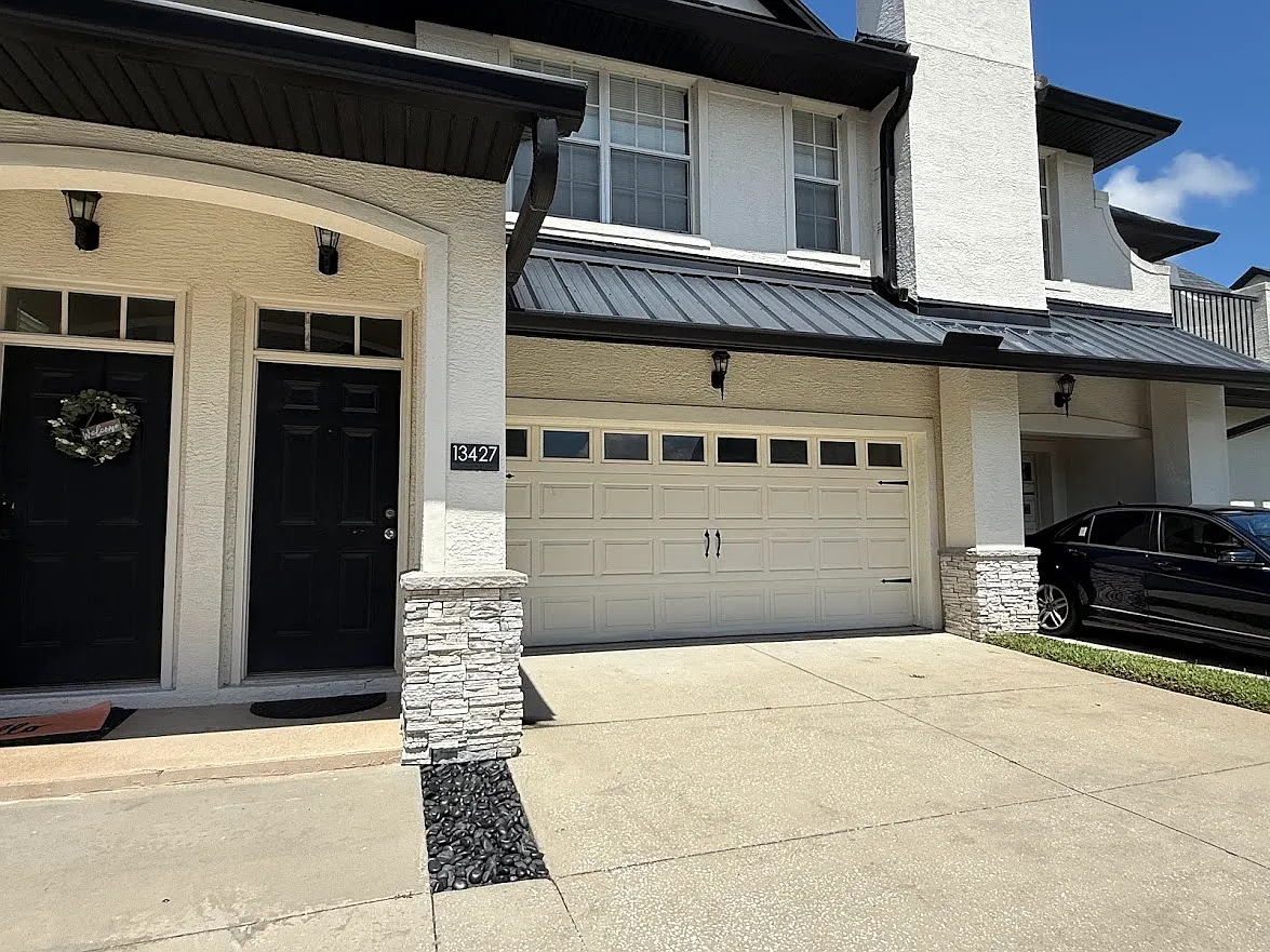 2 bed, 1113 sqft, $1,900 — Photo 2