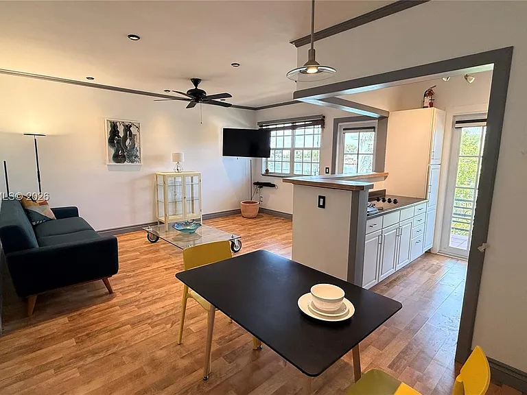 8600 Byron Ave #8 — Photo 2