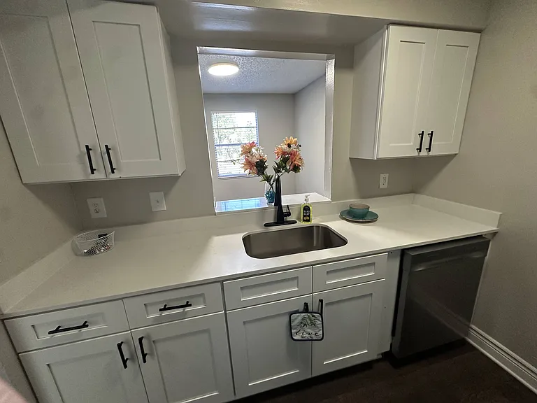 Auburn Glen Apartments — Photo 21