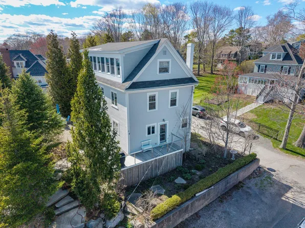 4 Oak Street, Kennebunk, ME 04043