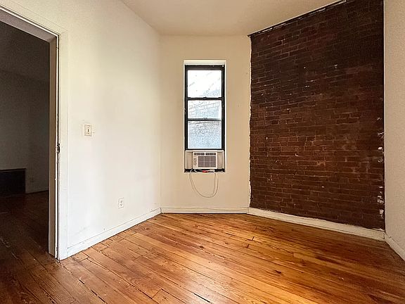 3rd image of 306 W 21st St APT 11