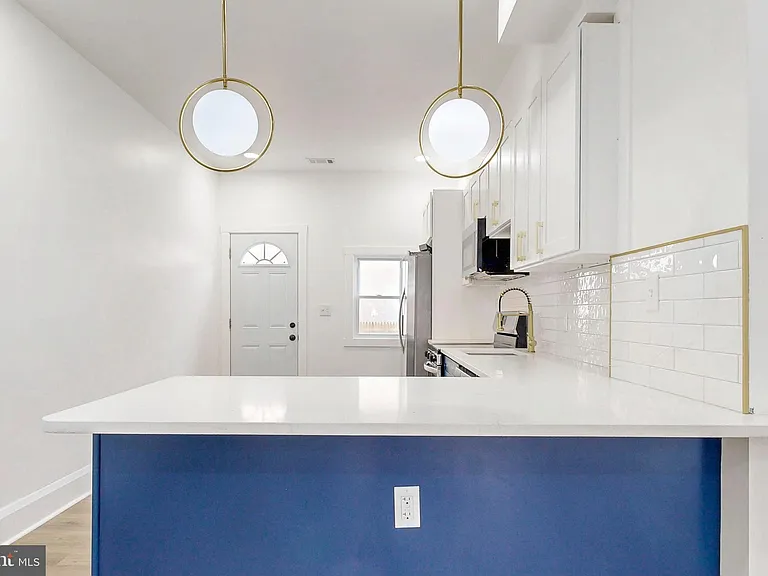 2320 W Lexington St — Photo 8