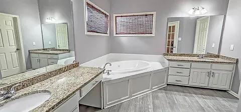 5 bed, 3.5 bath, 3900 sqft, $3,500 — Photo 4