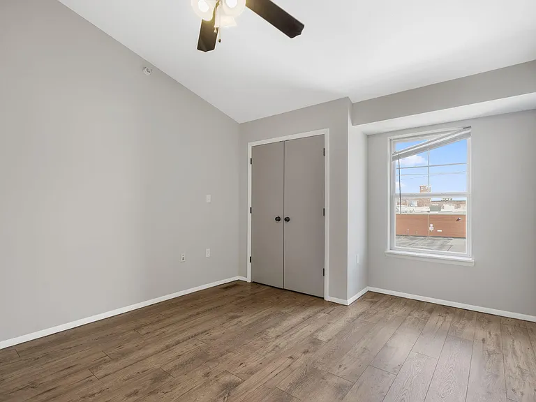 710 W Walnut St — Photo 18