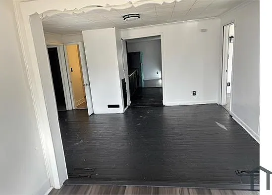 2517 Webber St — Photo 3