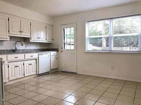 3rd image of 2421 W Magnolia St
