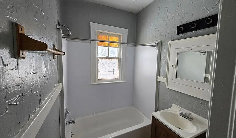333 Rosewood Ter #1 — Photo 7