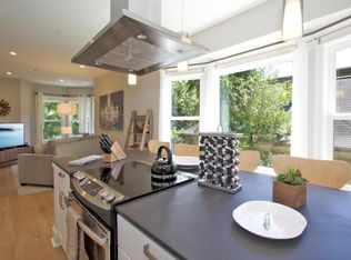 915 15th Ave #A, Seattle, WA 98122