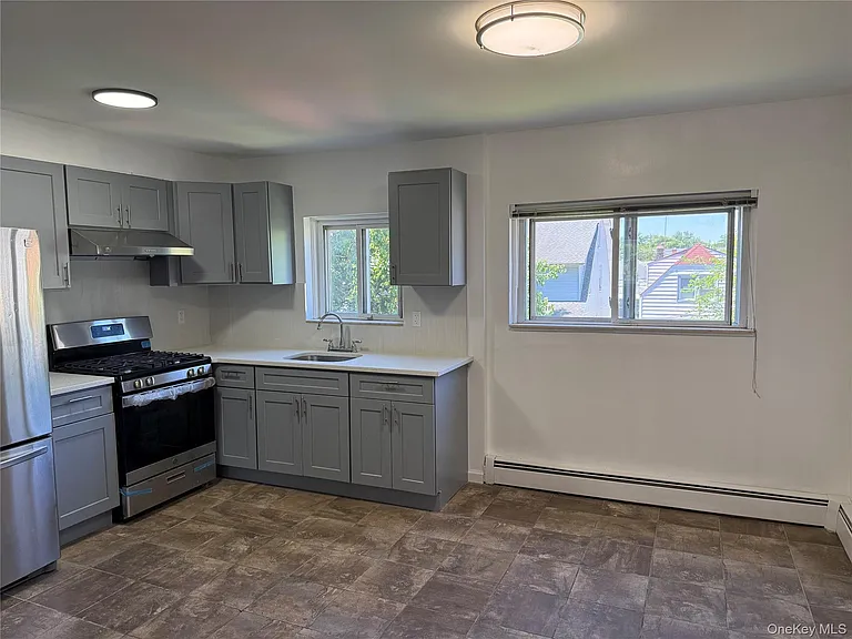 347 Quincy Ave — Photo 4