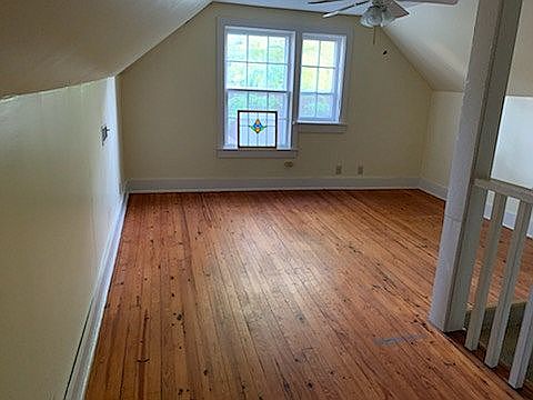 Upstairs office/bonus room