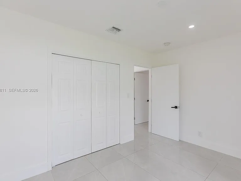 913 NE 2nd St — Photo 27