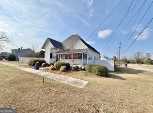 49 N Gill St, Hazlehurst, GA 31539
