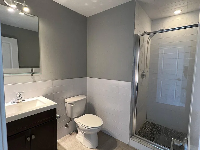 533 N Budd St #D3 — Photo 6