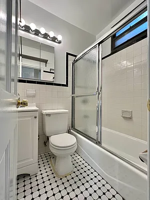 Rented by Compass | media 7