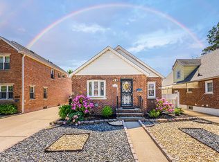 171-40 Pidgeon Meadow Rd #1, Fresh Meadows, NY 11365