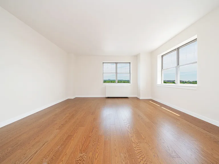 75-25 153rd St #Penthouse 15 — Photo 3
