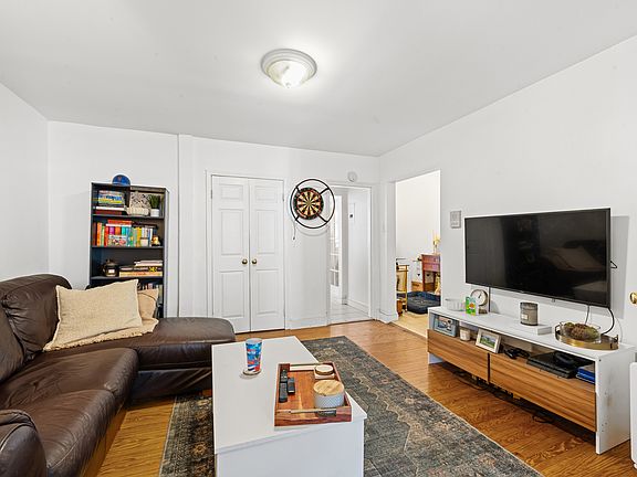 5th image of 275 7th St APT 1