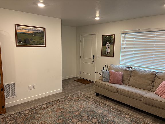 3rd image of 1106 E Quarterdeck Way