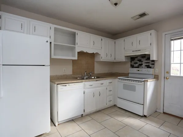 1807 Chandler Rd APT 10, Statesboro, GA 30458