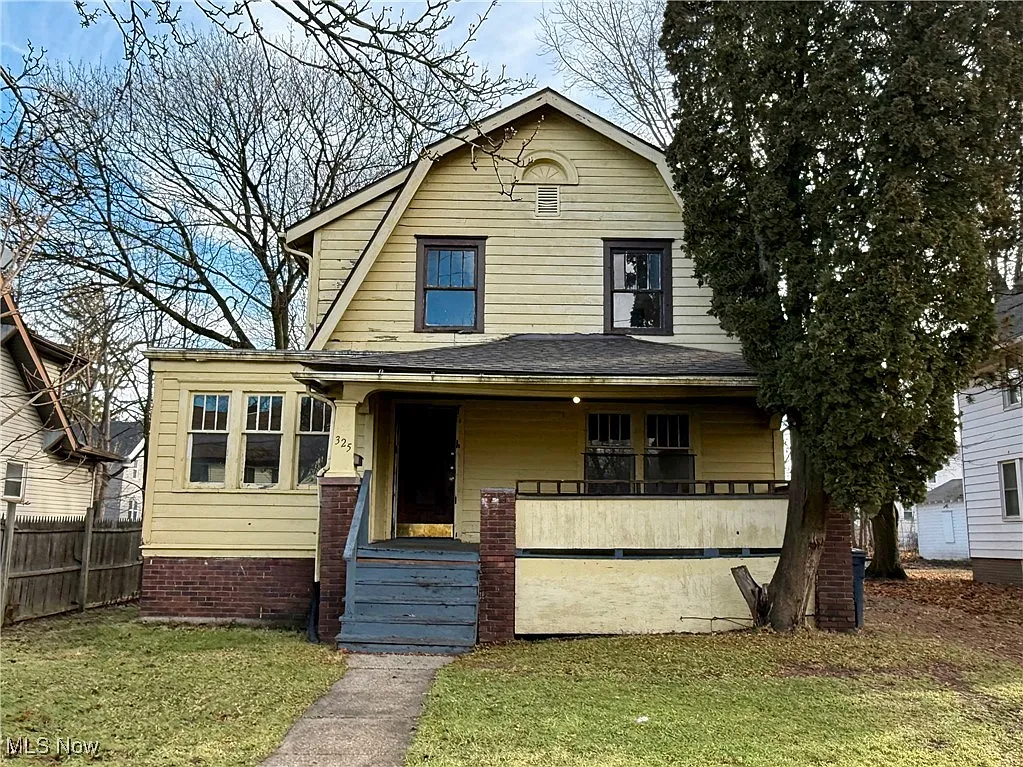 325 Grace Ave photo 1