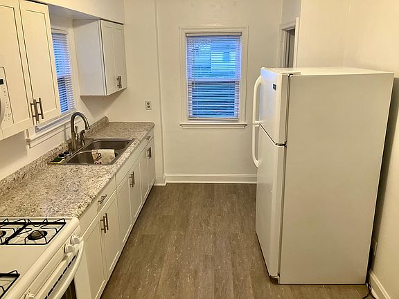 4th image of 736 E 6th Ave