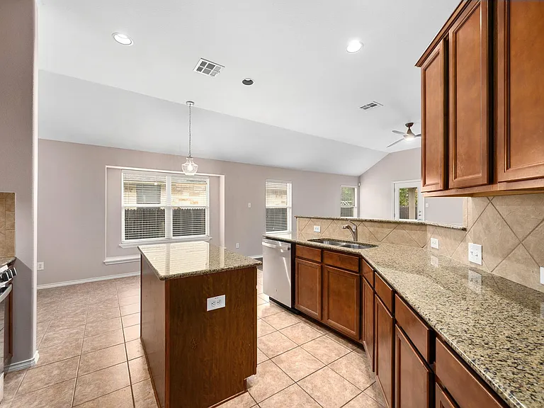799 Clear Springs Holw — Photo 8