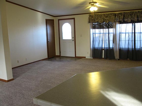 3rd image of 618 Farmers St