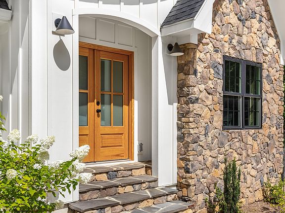 3rd image of 1123 Cumberland Rd