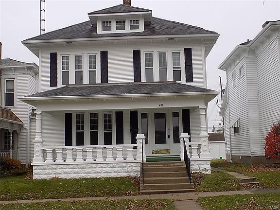 2nd image of 425 E 3rd St