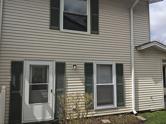 2nd image of 857 Wellington Ave #857