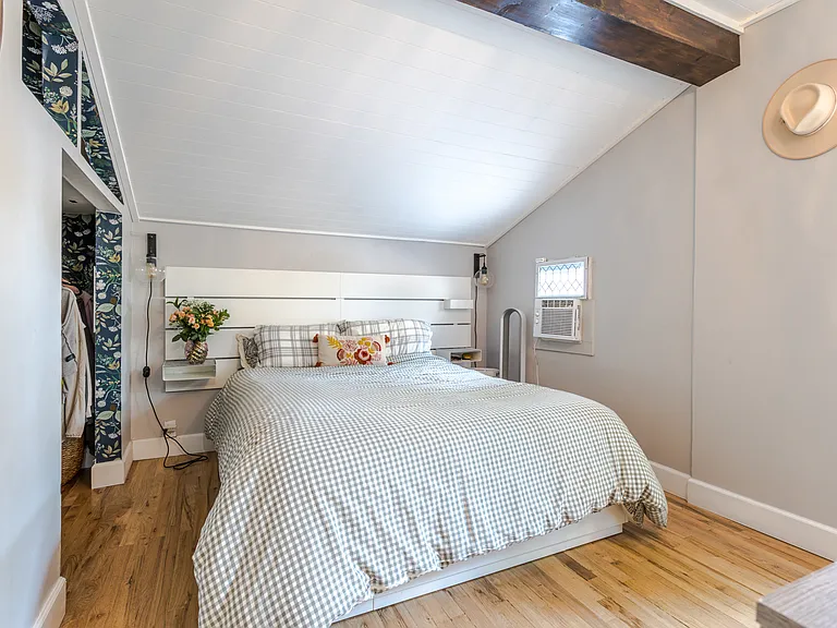 Upstairs Bedroom 2