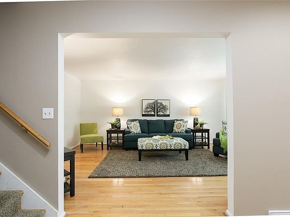 4th image of 207 Beverly Pl